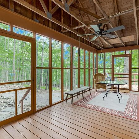 Secluded W Hot Tub, Fire Pit, Deck & Updated Wifi Great Cacapon Ngoại thất bức ảnh