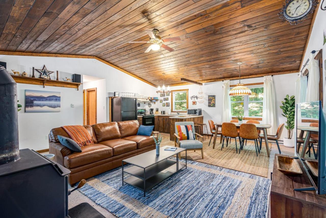 Secluded W Hot Tub, Fire Pit, Deck & Updated Wifi Great Cacapon Ngoại thất bức ảnh