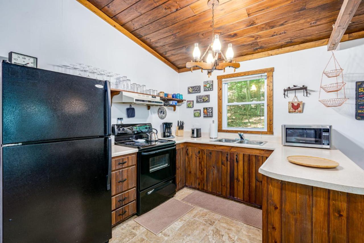 Secluded W Hot Tub, Fire Pit, Deck & Updated Wifi Great Cacapon Ngoại thất bức ảnh