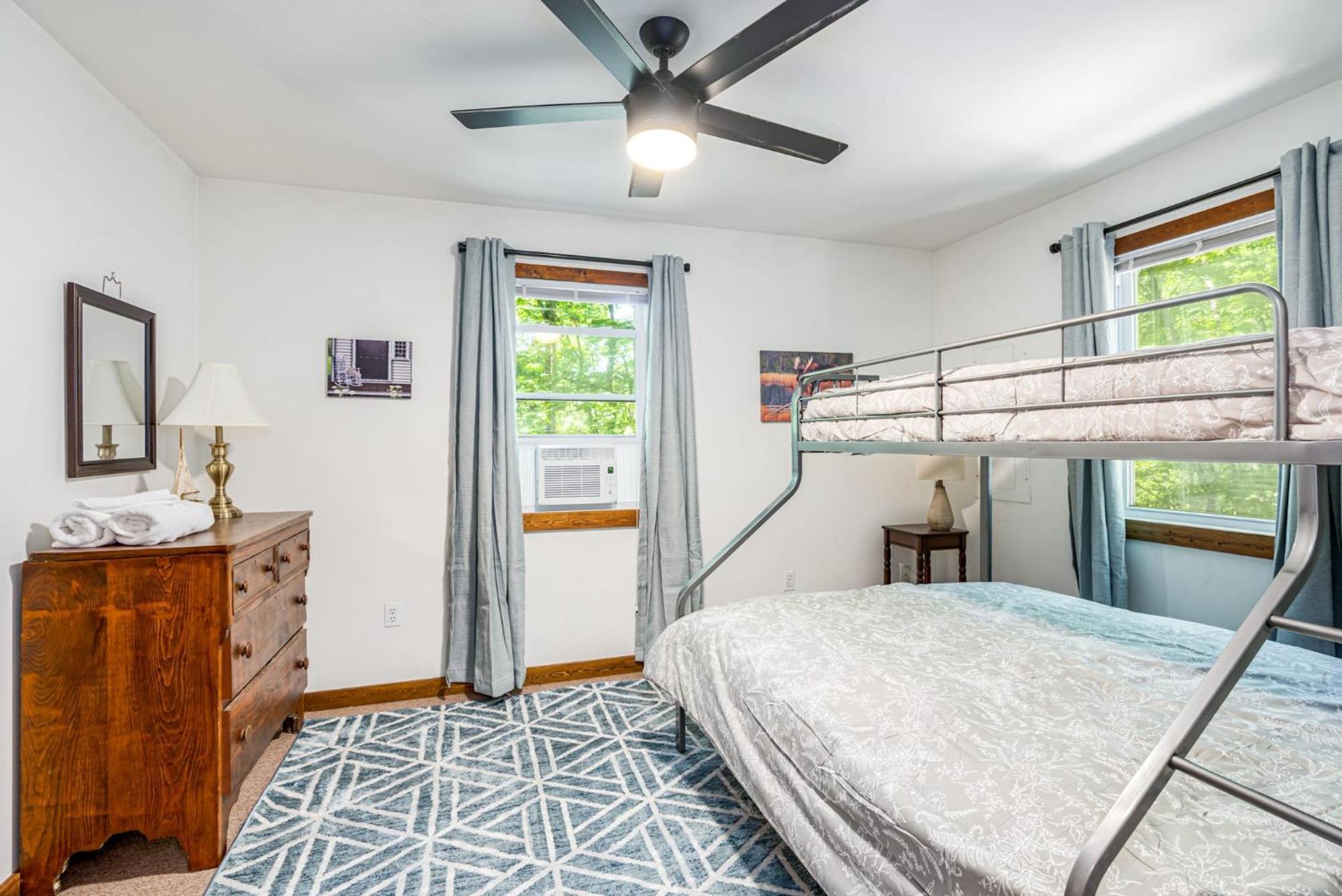 Secluded W Hot Tub, Fire Pit, Deck & Updated Wifi Great Cacapon Ngoại thất bức ảnh