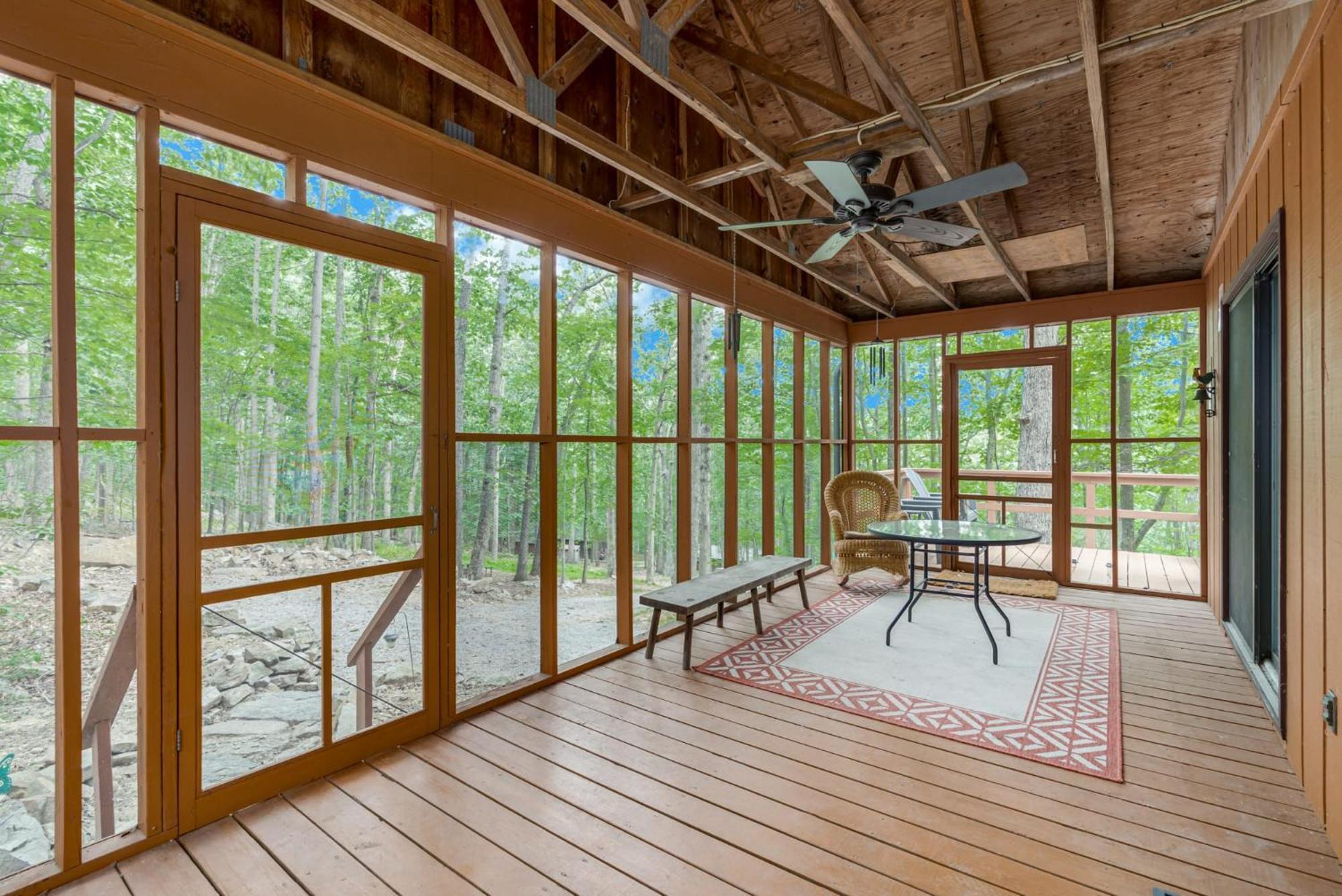 Secluded W Hot Tub, Fire Pit, Deck & Updated Wifi Great Cacapon Ngoại thất bức ảnh