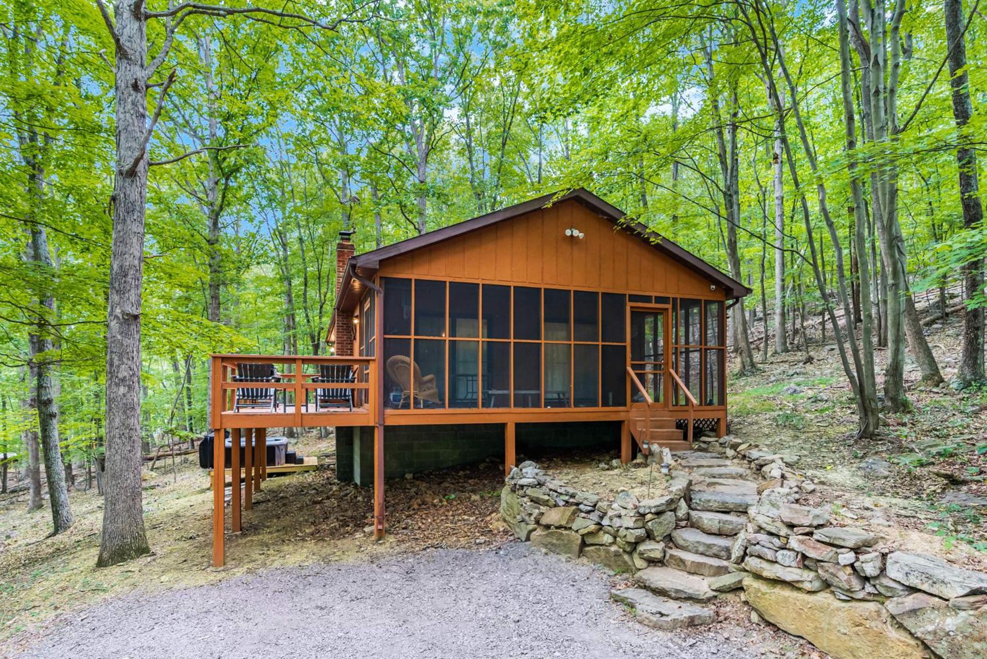 Secluded W Hot Tub, Fire Pit, Deck & Updated Wifi Great Cacapon Ngoại thất bức ảnh